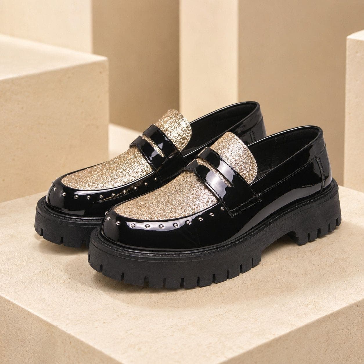 Mocassins compensés homme à paillettes et rivets